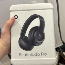 Beats Studio Pro Wireless Headphones - Black Brand New 