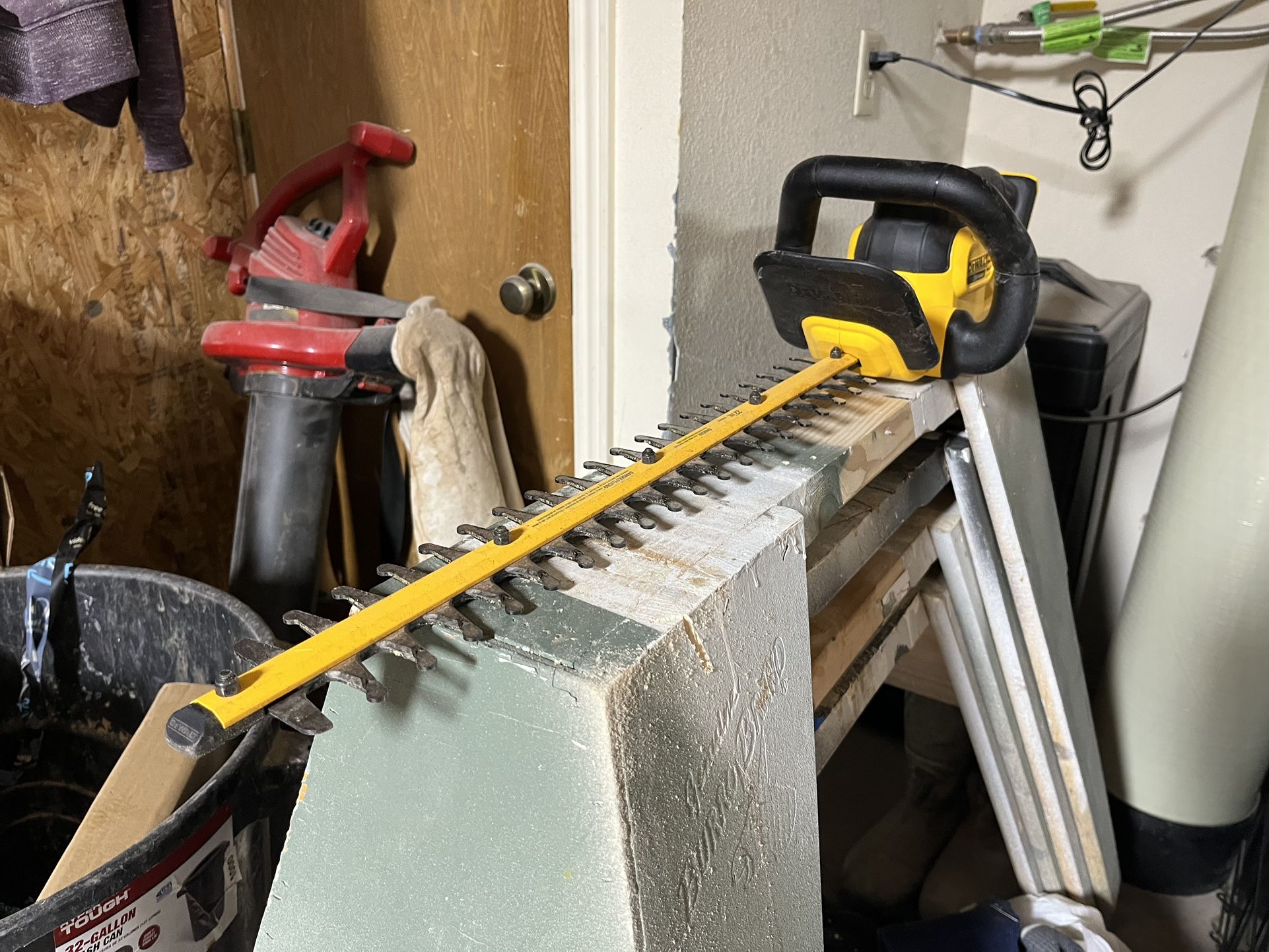 Dewalt Hedge Trimmer for Sale in Midland, TX OfferUp