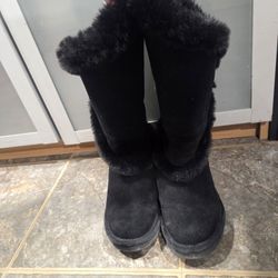 Bearpaw Womens Boots Size 9