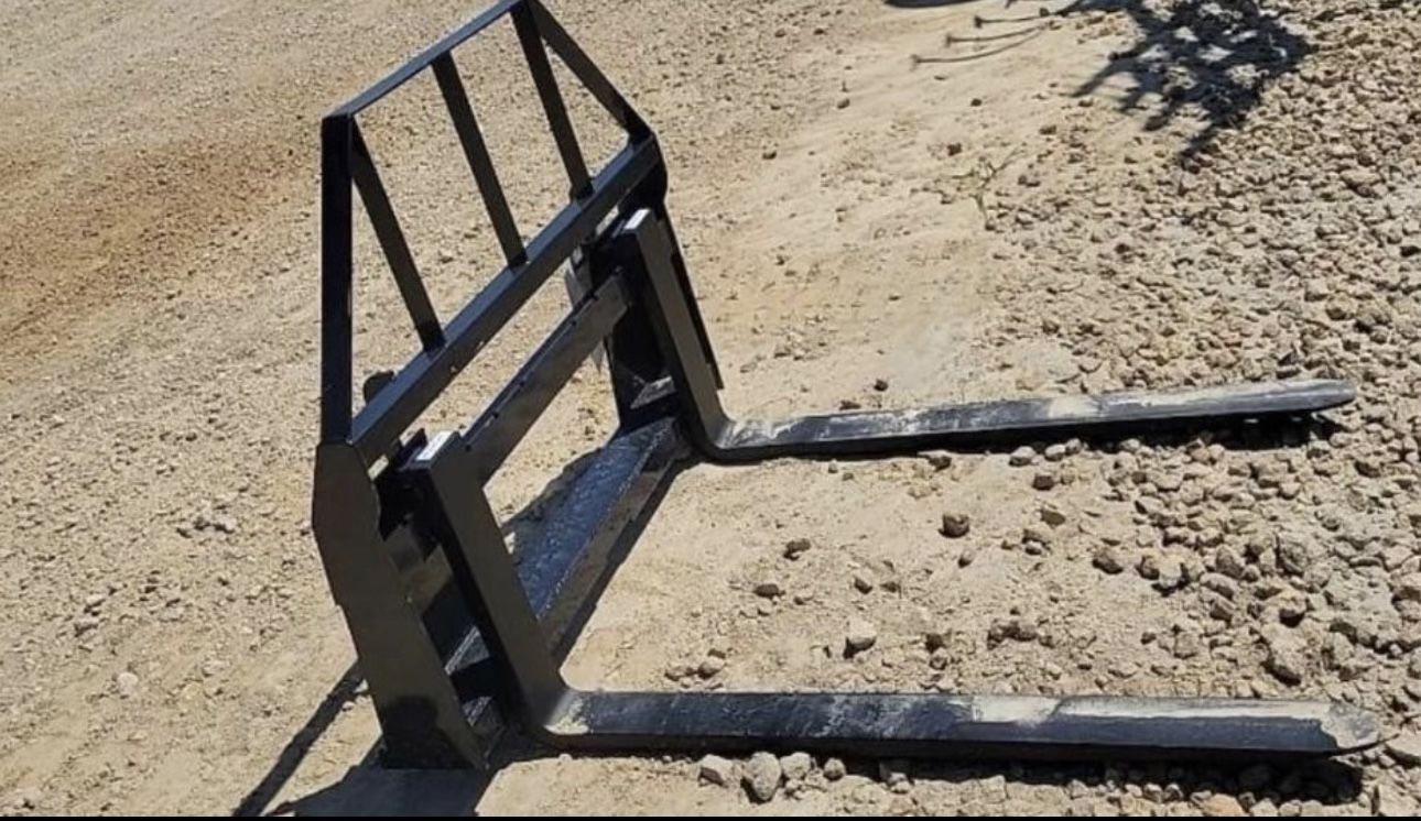 Skid Steer Pallet Forks 48”