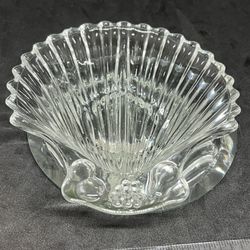 Vintage 1950s Glass Clam Shell Shaped Divided Serving Food Dish Tray  6 1/2 “