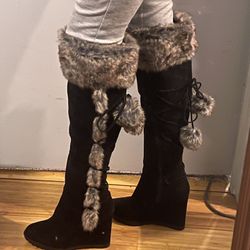 New  Super Cute Size 6 Black Wedge Boots w Quilted Lining