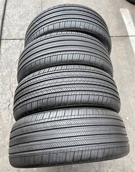 235 55 19 Tires Con 80% De Vida Las 4 De La Marca Michelín