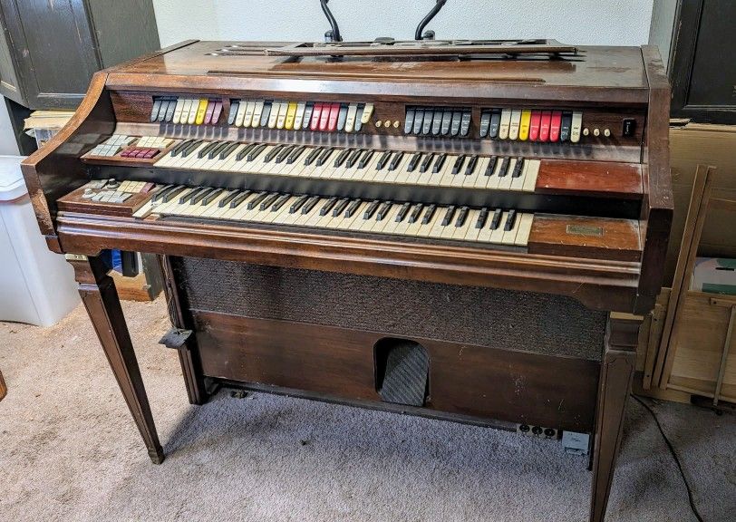 Wurlitzer Electric Organ