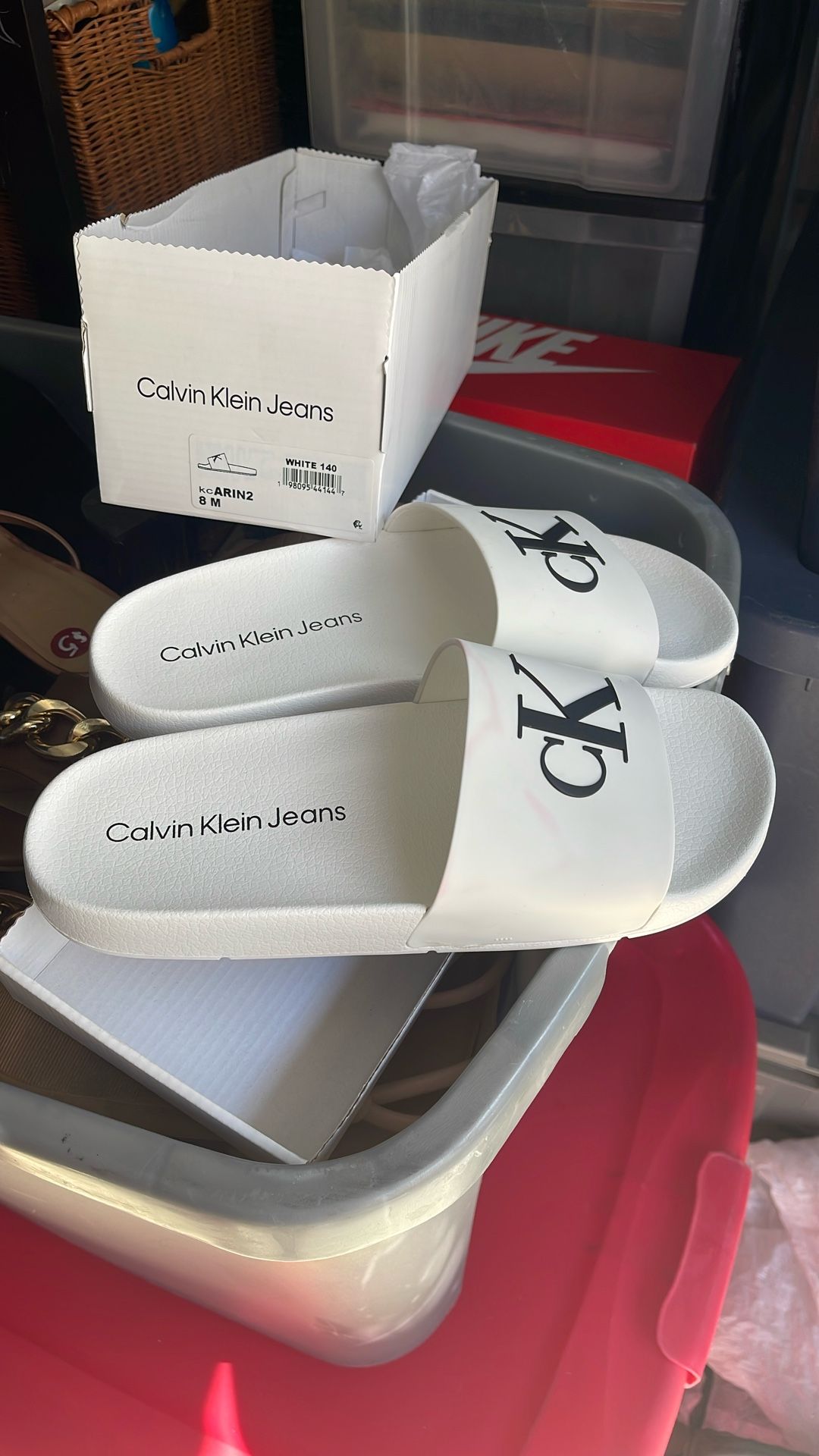 New Women’s CK Slides Sz: 8 $17