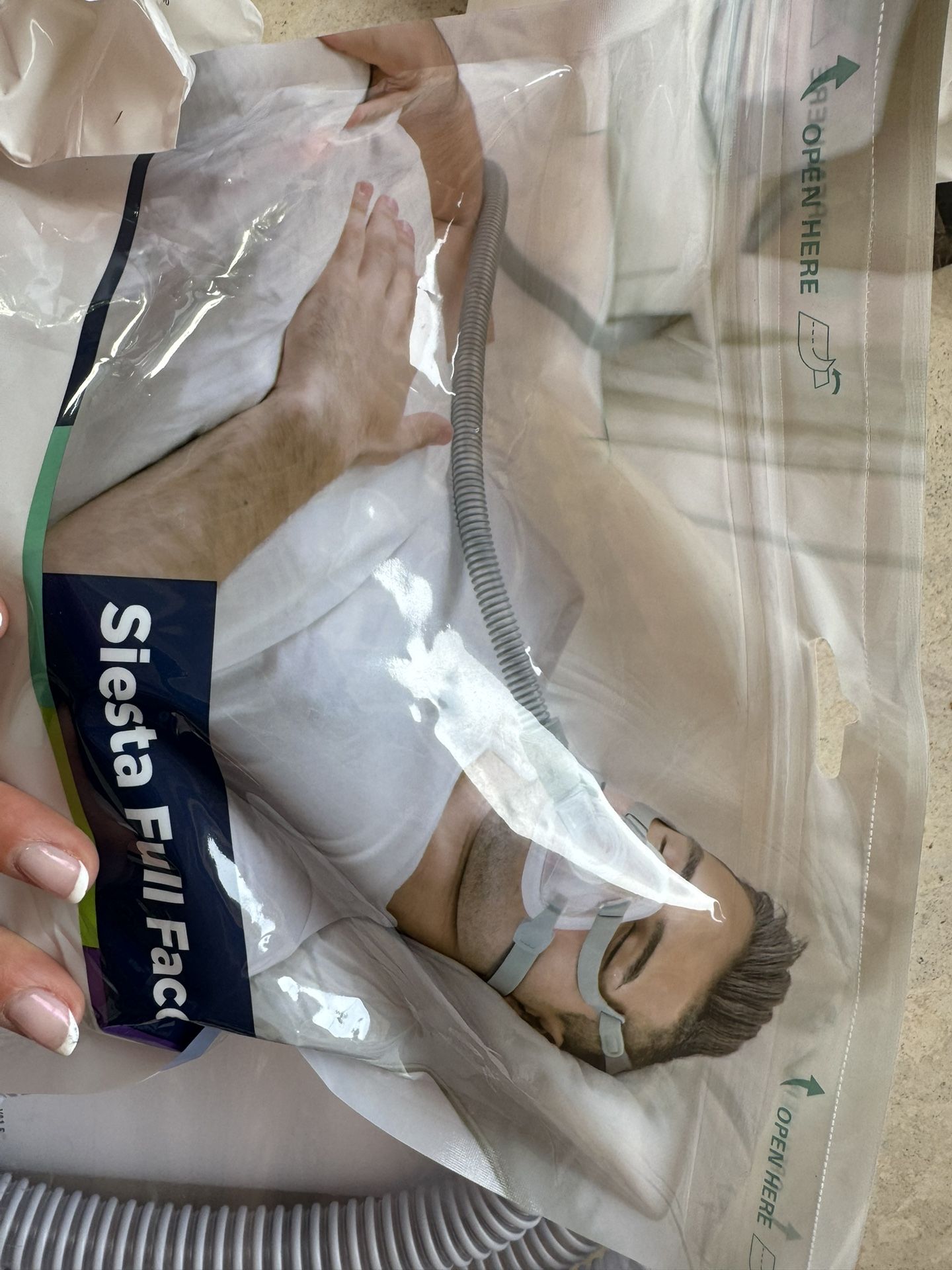 Siesta Full Face Mask Size Medium (comes With Attachments) 