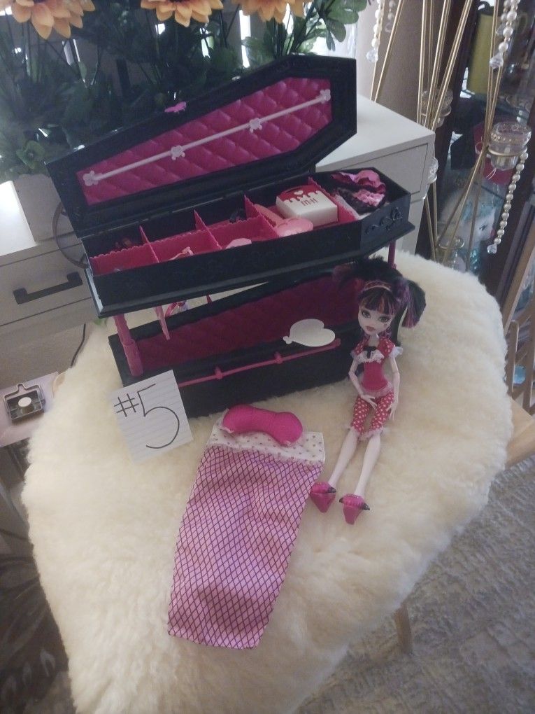 Draculaura Jewelry Box Coffin Bed...dead Tired Collection.