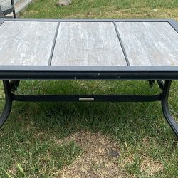 Hampton Bay Outdoor Table 40$$$