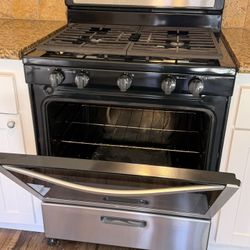 Gas Range 30” - Whirlpool  80% to 85% New 
