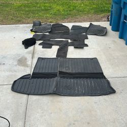 2019 Toyota Highlander XLE Floor Mats 