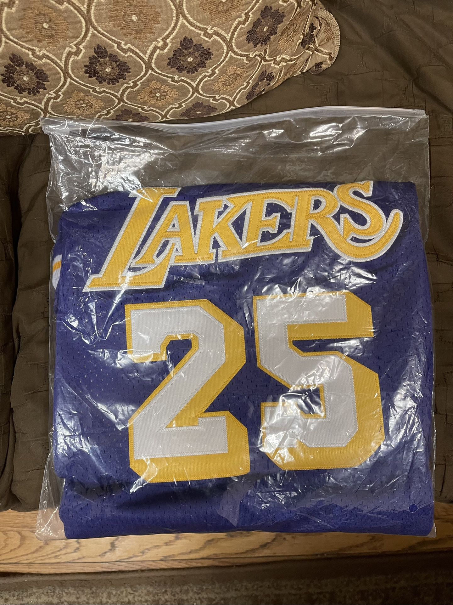 New Custom Gail Goodrich Lakers Jersey Size 2XL for Sale in New York, NY -  OfferUp