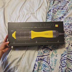 Drybar Round Blow dryer Brush