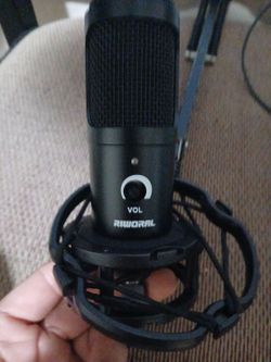 Microphone and stand