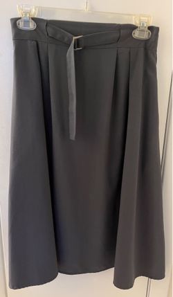 Grey skirt with belt and pockets