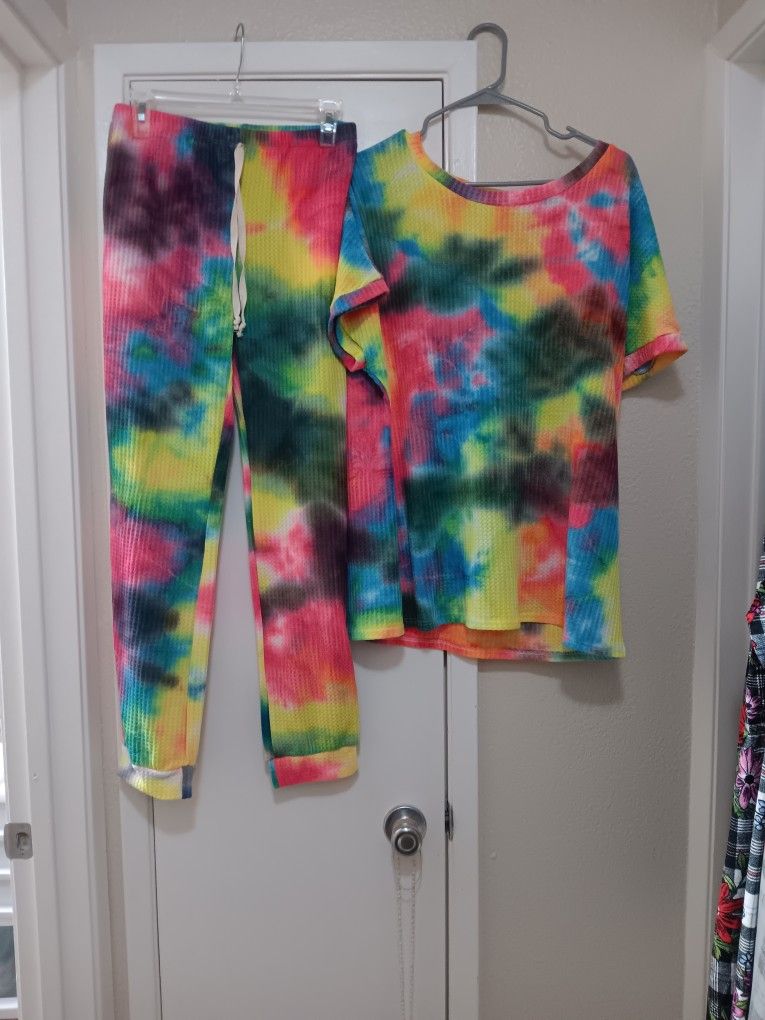 WOMEN'S CLOTHES