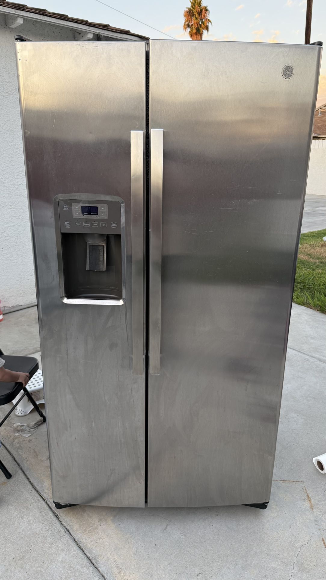 GE - 25.3 Cu. Ft. Side-by-Side Refrigerator with External Ice & Water Dispenser - Stainless Steel
