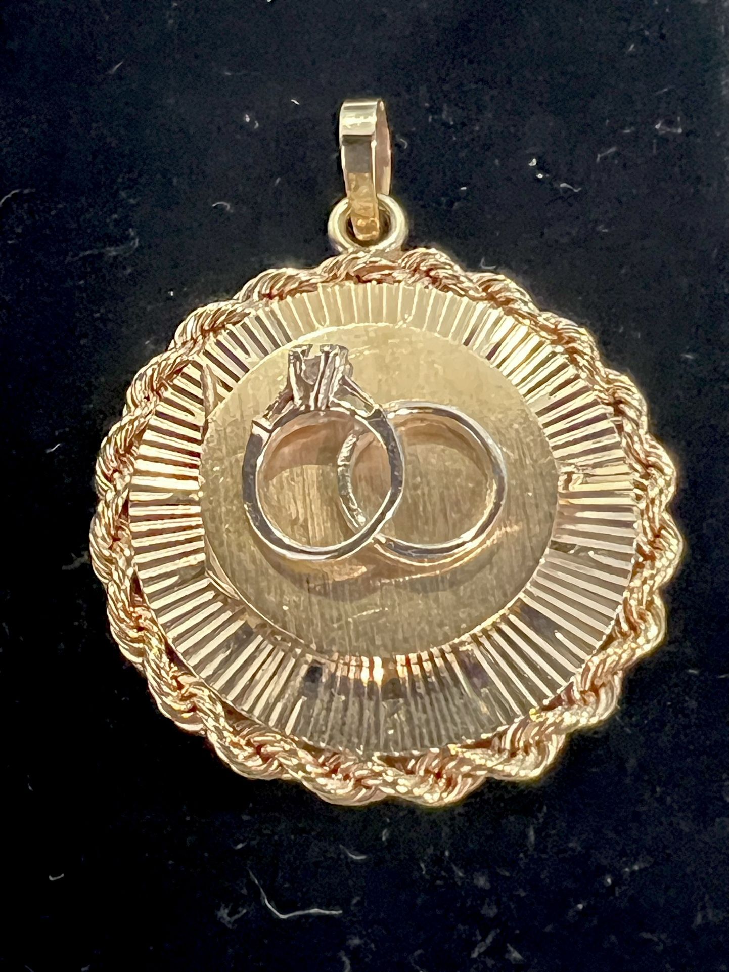 🎁 Beautiful Vintage 14K Yellow Gold Charm/Pendant, 10.4 Grams 