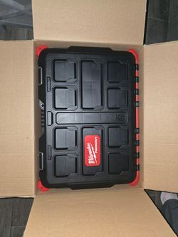 NEW* MILWAUKEE PACKOUT CHEST.