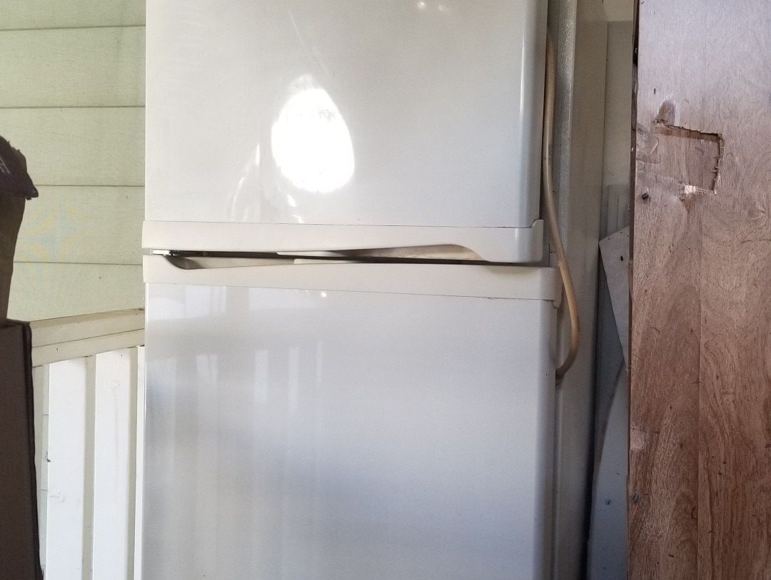 Refrigerator FREE old but works