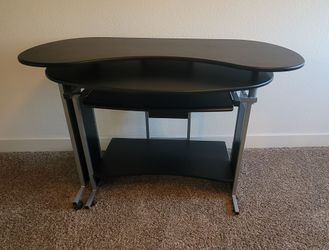 Extenable black computer desk