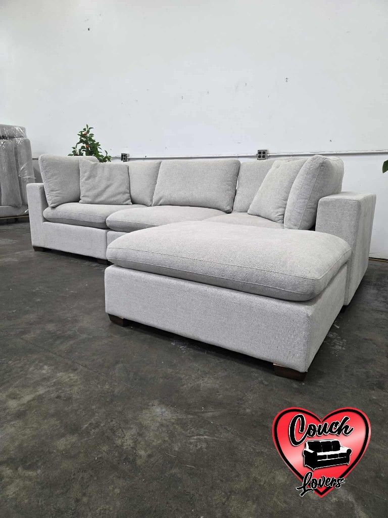 Black Friday Sale‼️ 4pc Couch With Ottoman- Free Delivery‼️