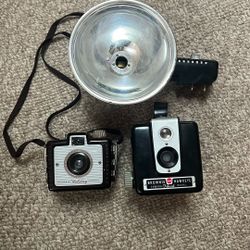 2 Kodak vintage Cameras Brownie 