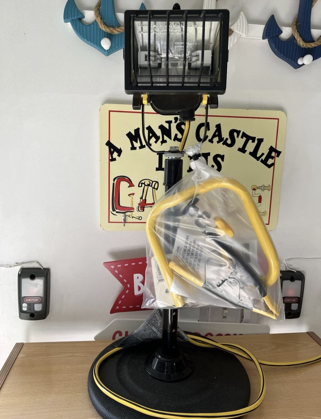 WORK LIGHT INDOOR OUTDOOR FREE STANDING