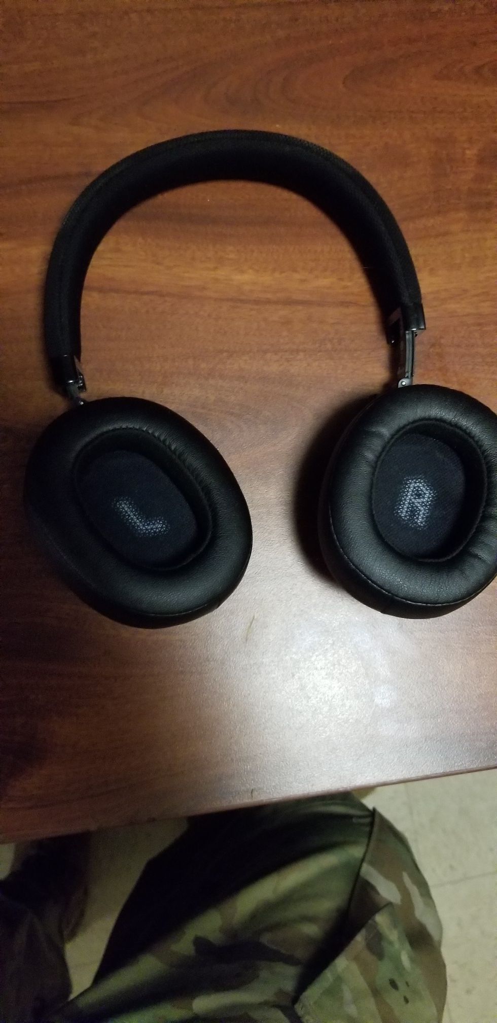 JBL e series headphones worth $100 selling for $70
