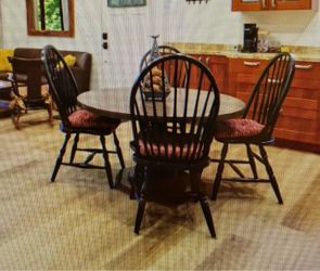 Round dining table & 4 chairs