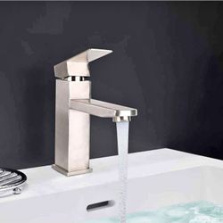 Delta Single Handed Faucet (Bathroom)