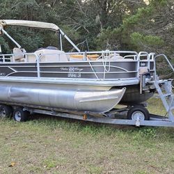 2016 Bass Tracker 22 dlx