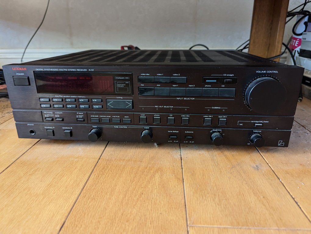 Luxman R-117 Digital Synthesized Stereo Receiver