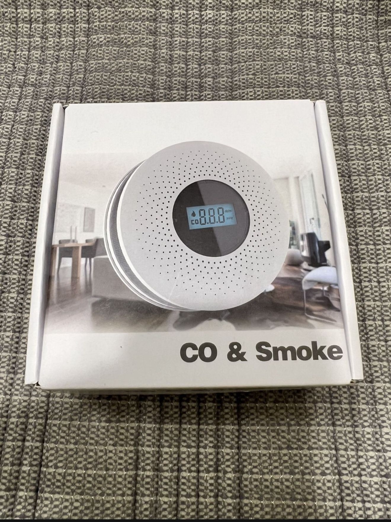 Smoke and CO detector with display, 2 in 1 on batteries NEW! brand new never used