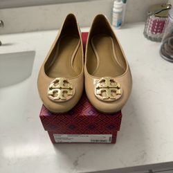 Claire Tory Burch Flat 