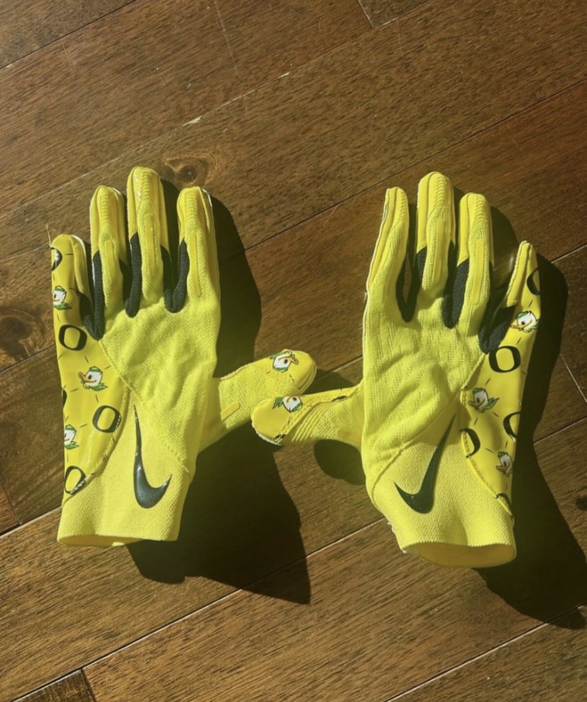 College Football Gloves Oregon