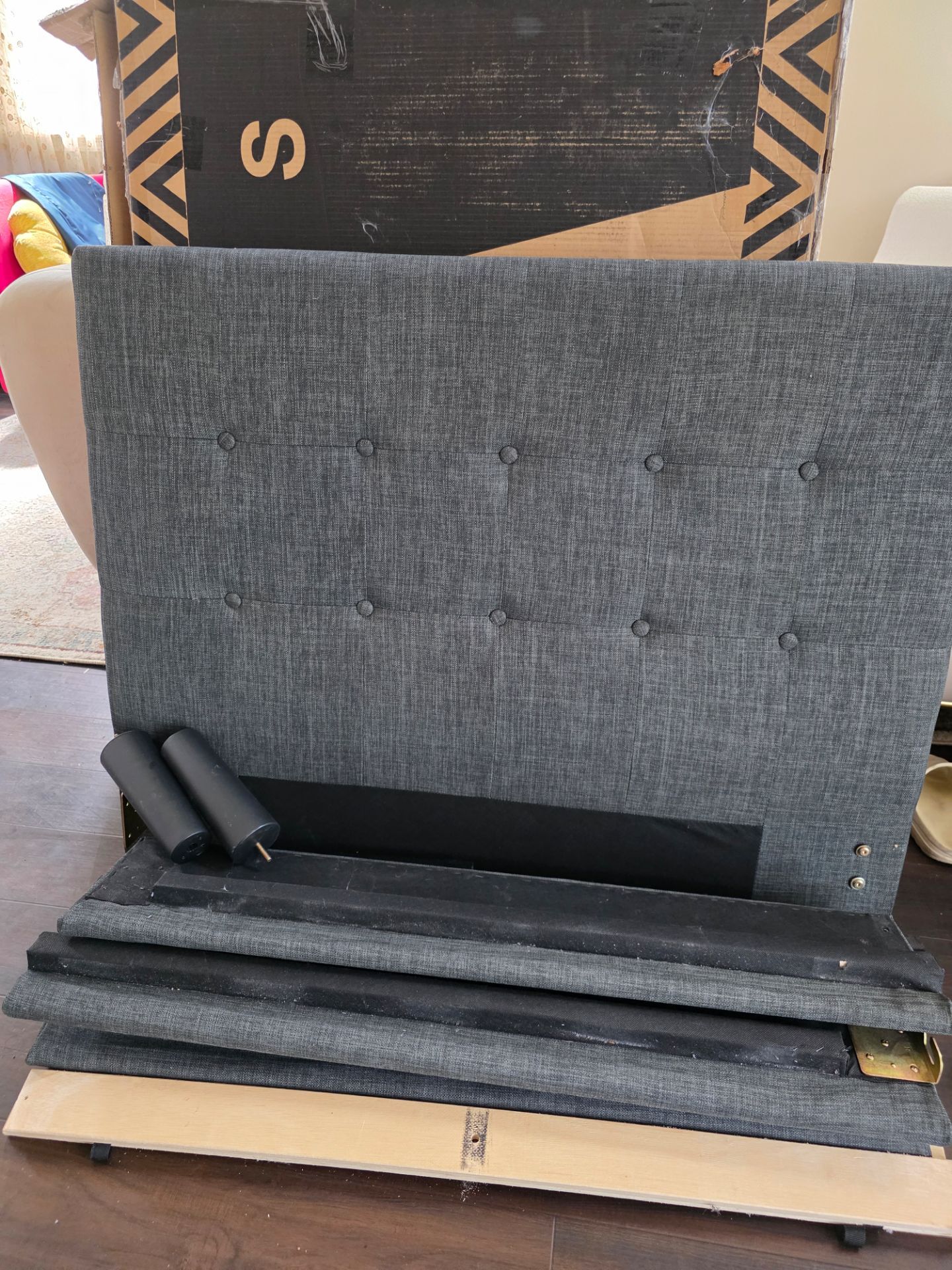 Good condition. Comes with an original box.