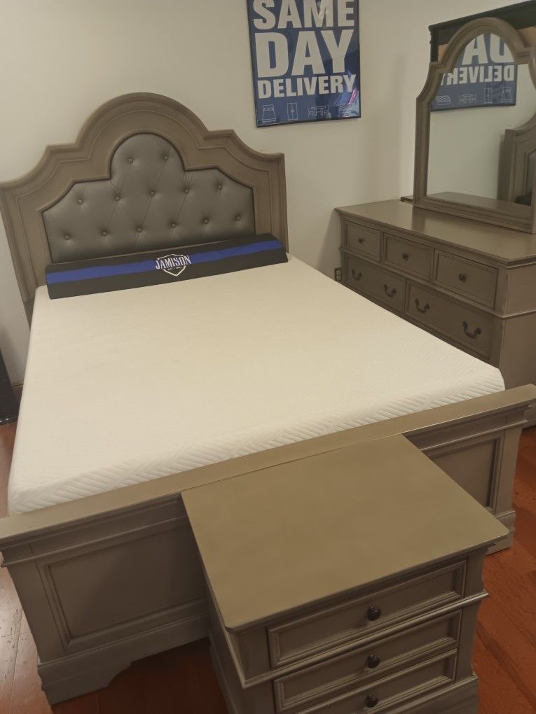 *Bedroom Special!!!*---Attractive Frisco Queen/King Bedroom Sets---From $899!!!---Delivery And Financing🫡