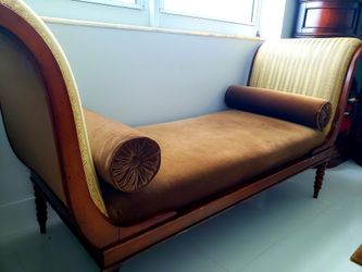Empire Meridienne Recamier Chaise Lounge in Carved Mahogany