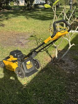 40 Volt Dealt. Lawn Mower ( Push),60volt Max Dealt Weed eater. 20voltDewt Weed. Eater.   All Brushless Tools And A Ruining.  40. V Leave Blower  Brus,