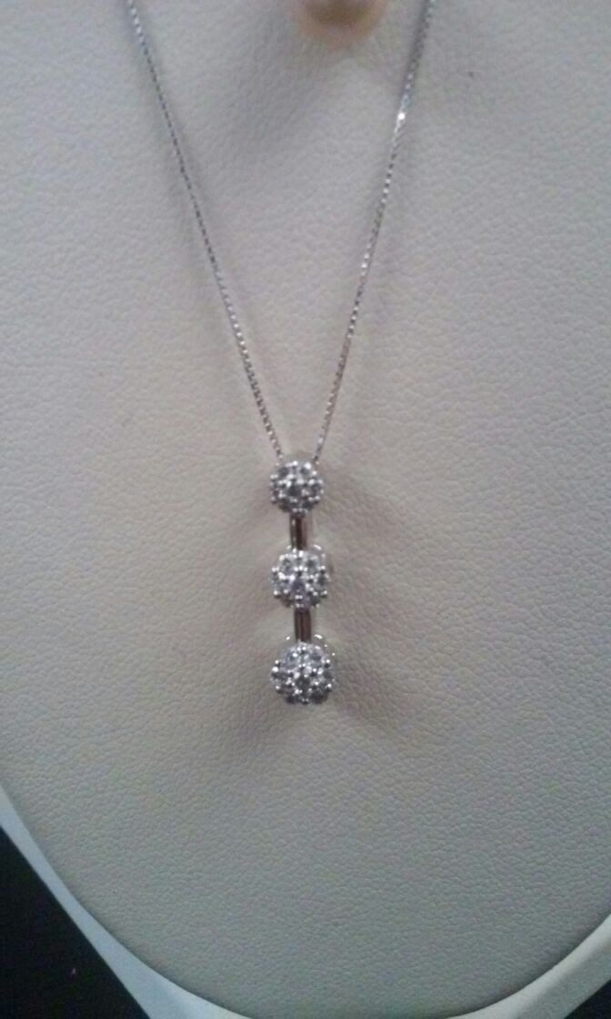 14Kt white gold chain with diamond pendant