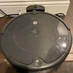 iRobot Roomba 692 Robot Vacuum-Wi-Fi Connectivity Works With Alexa Used