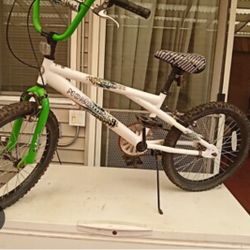 Mongoose Trick Bike Back Pedal Stop Brakes Work Rides Great.