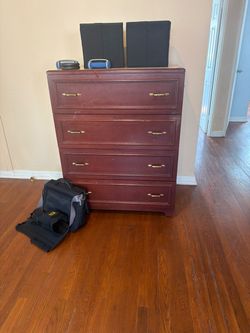 4-Drawer Wood Dresser Chest and desk