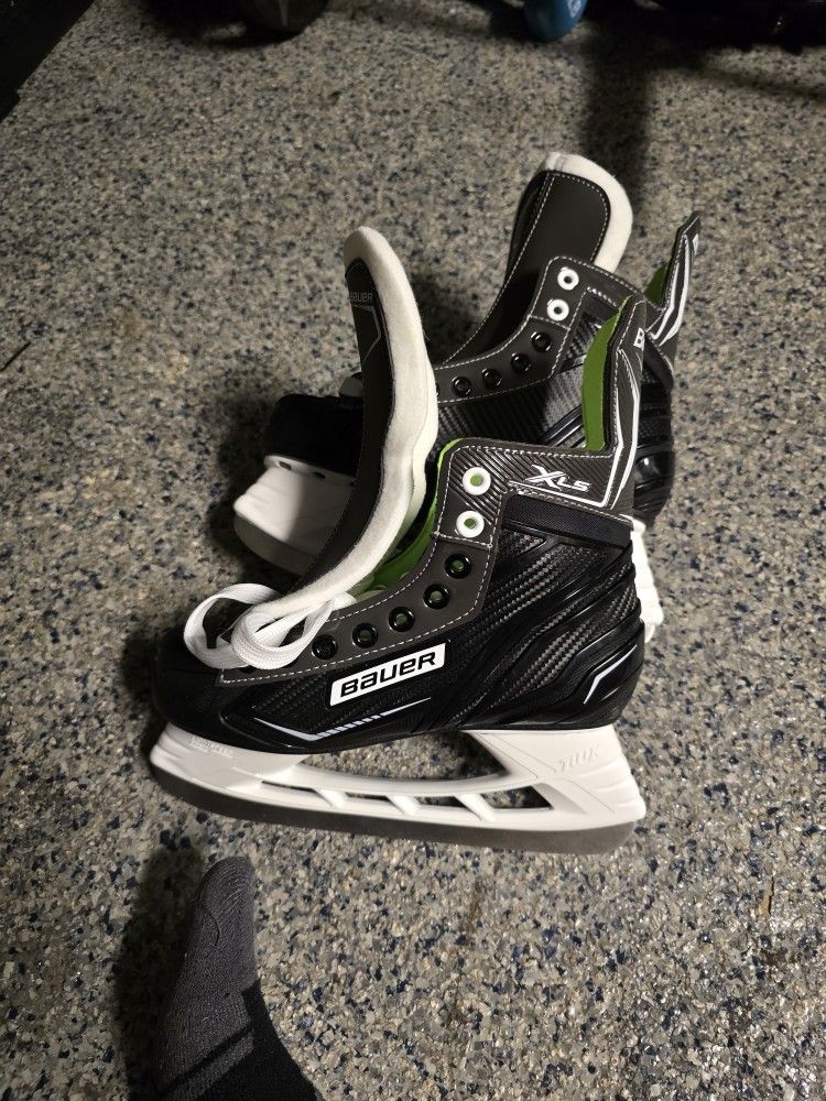 Bauer Xls Ice Skates Size 4