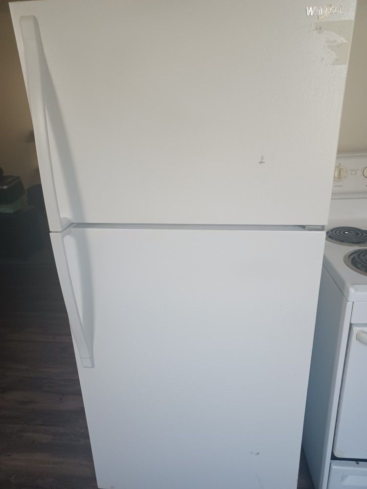 RefrigeratorRefrigerator 