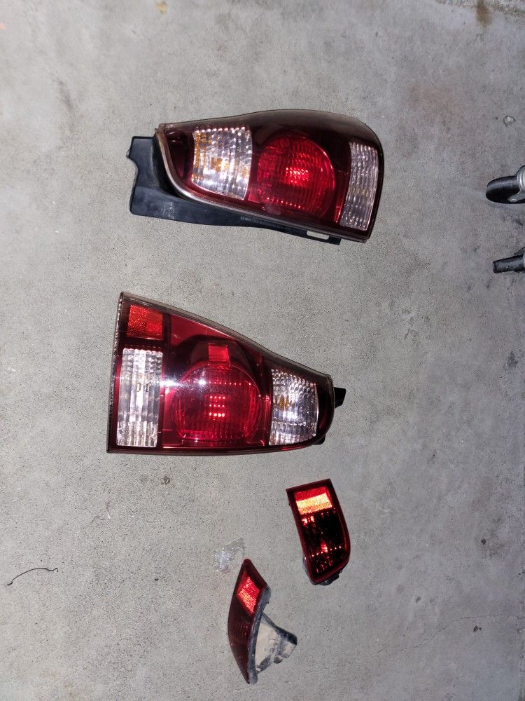 03 To 09 4runner Oem Rear Brake Light Housing