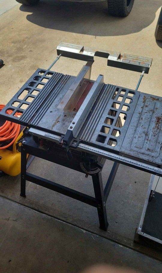 Skilsaw 10" table Saw