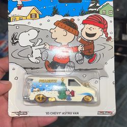 Hot Wheels Peanuts ‘85 Chevy Astro Van