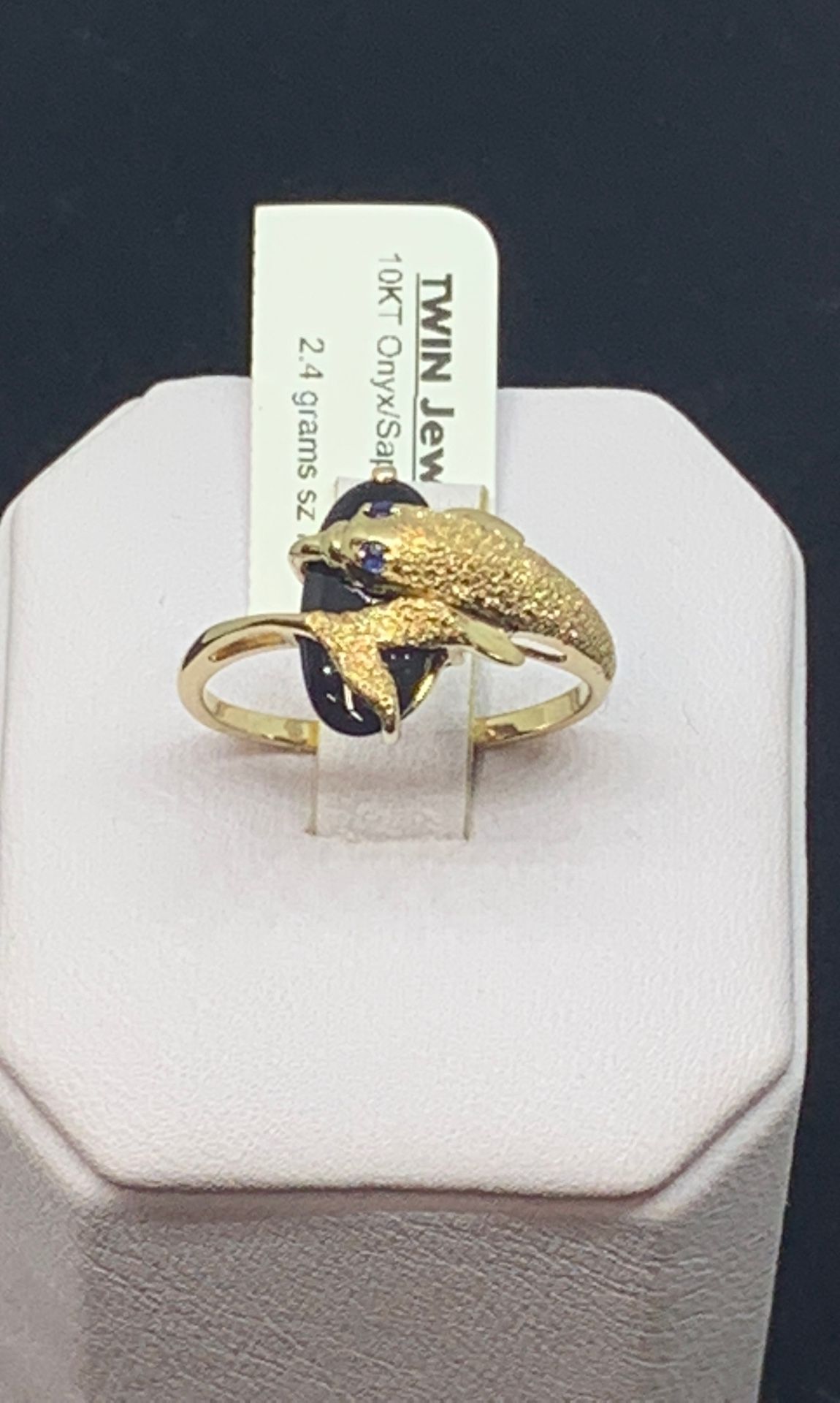 10kt women’s gold ring with onyx/sapphire ring available on special price