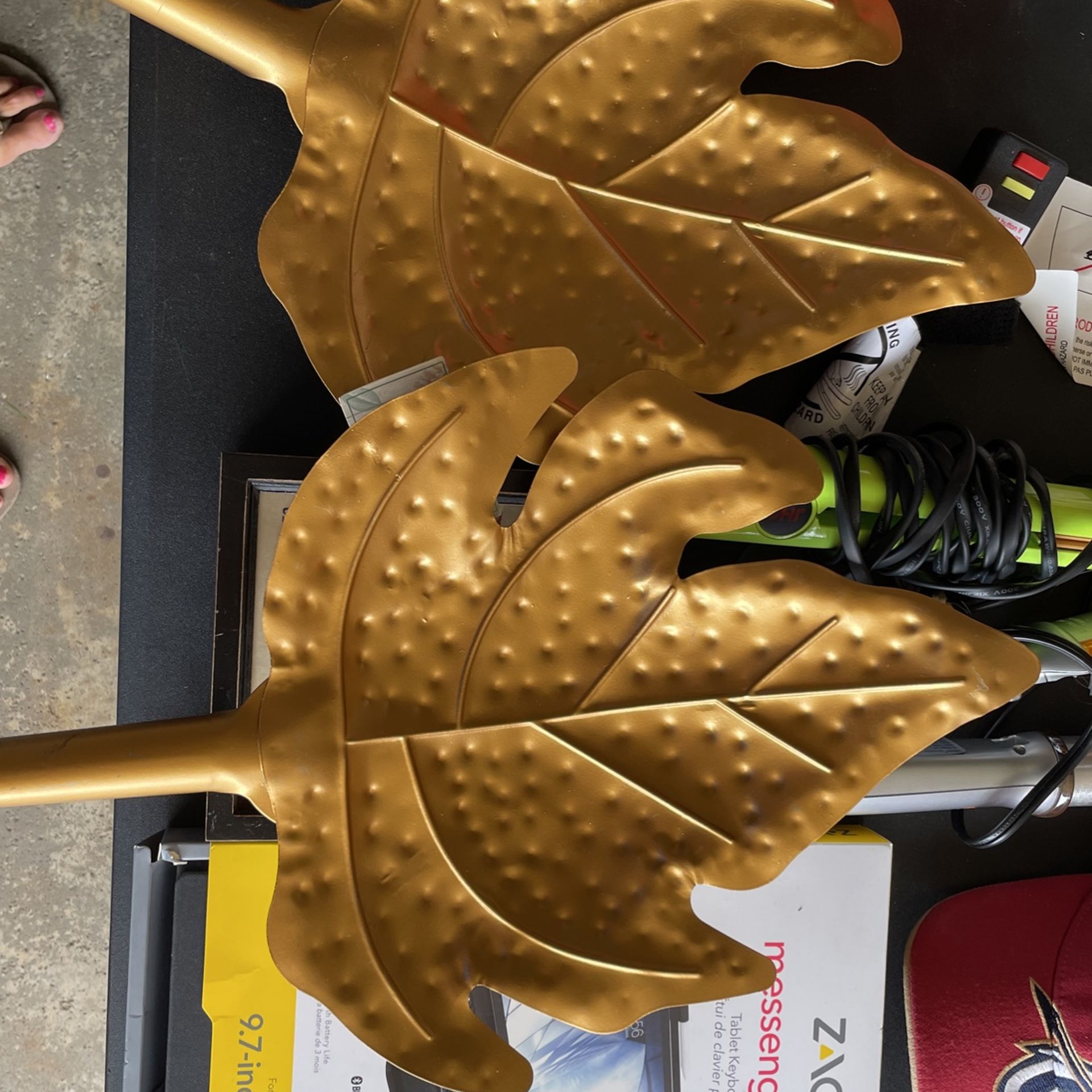 2 Metal Leaf Table Top Pieces